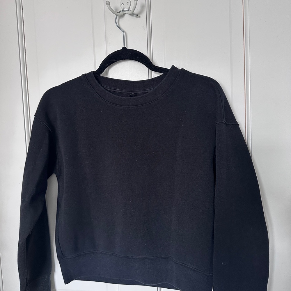 Uniqlo Black Crewneck Sweatshirt, size XS